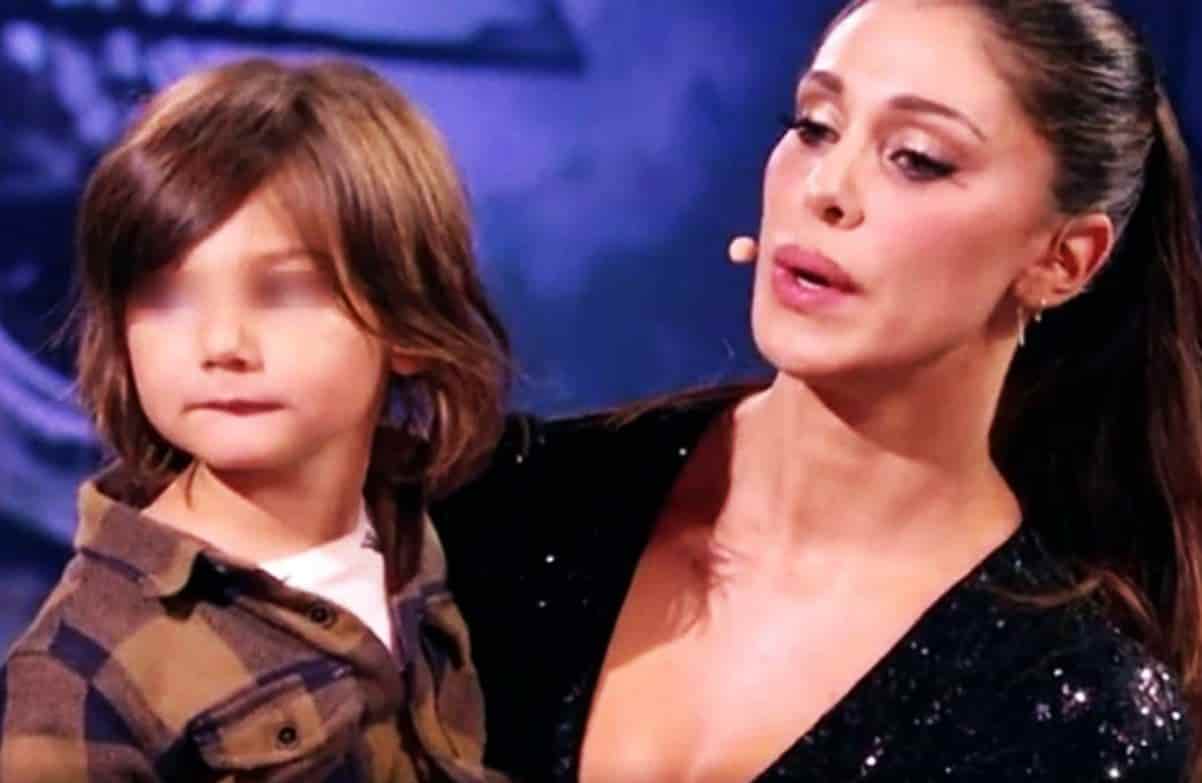 Belen Rodriguez, la foto col figlio Santiago indigna il web