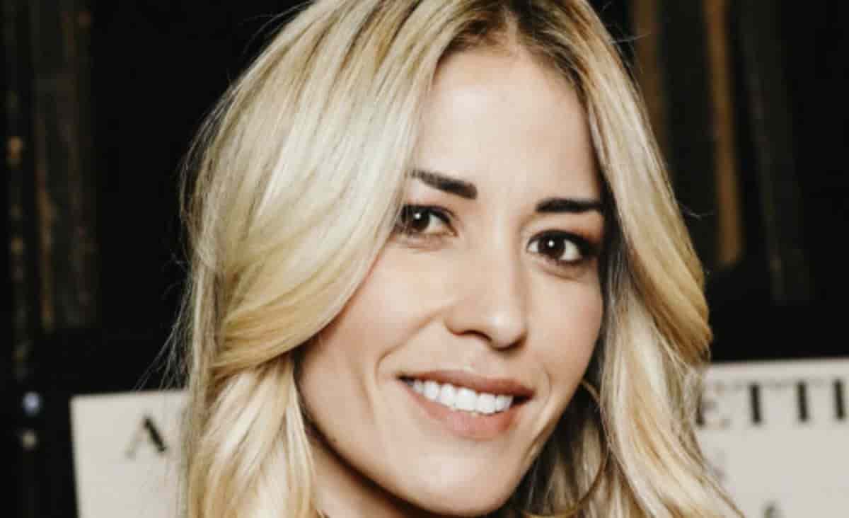 Elena Santarelli troppo magra, la foto della moglie di Paolo Bonolis