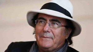 Al Bano, Loredana Lecciso lo mostra a tutti al cellulare mentre è al volante