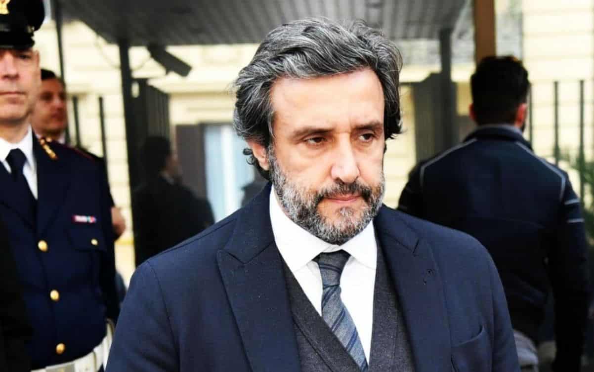 flavio insinna in carcere ecco perche finisce dietro le sbarre sabato