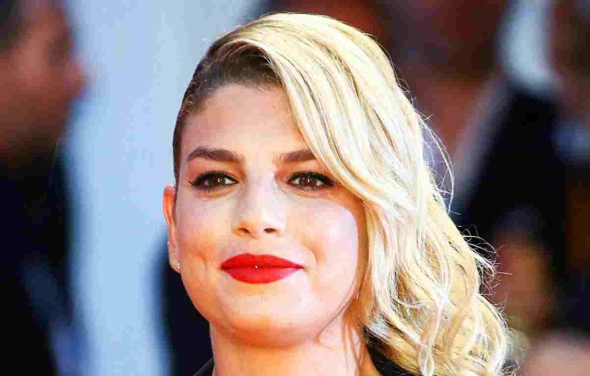 Emma Marrone, provoca con la lingua