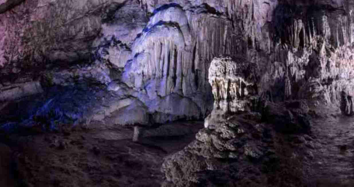 Grotte di Pertosa, il bacio virale tra una stalattite e una stalagmite dopo uno sguardo di 200.000 anni