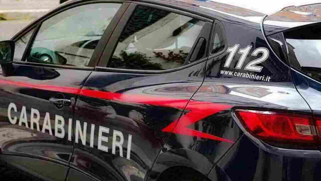 "Sono infetta", si toglie la mascherina e sputa contro i Carabinieri