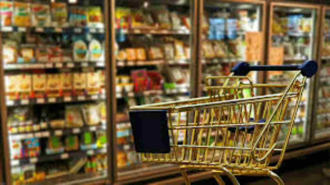 Primo maggio, quali supermercati restano aperti: la decisione delle Regioni