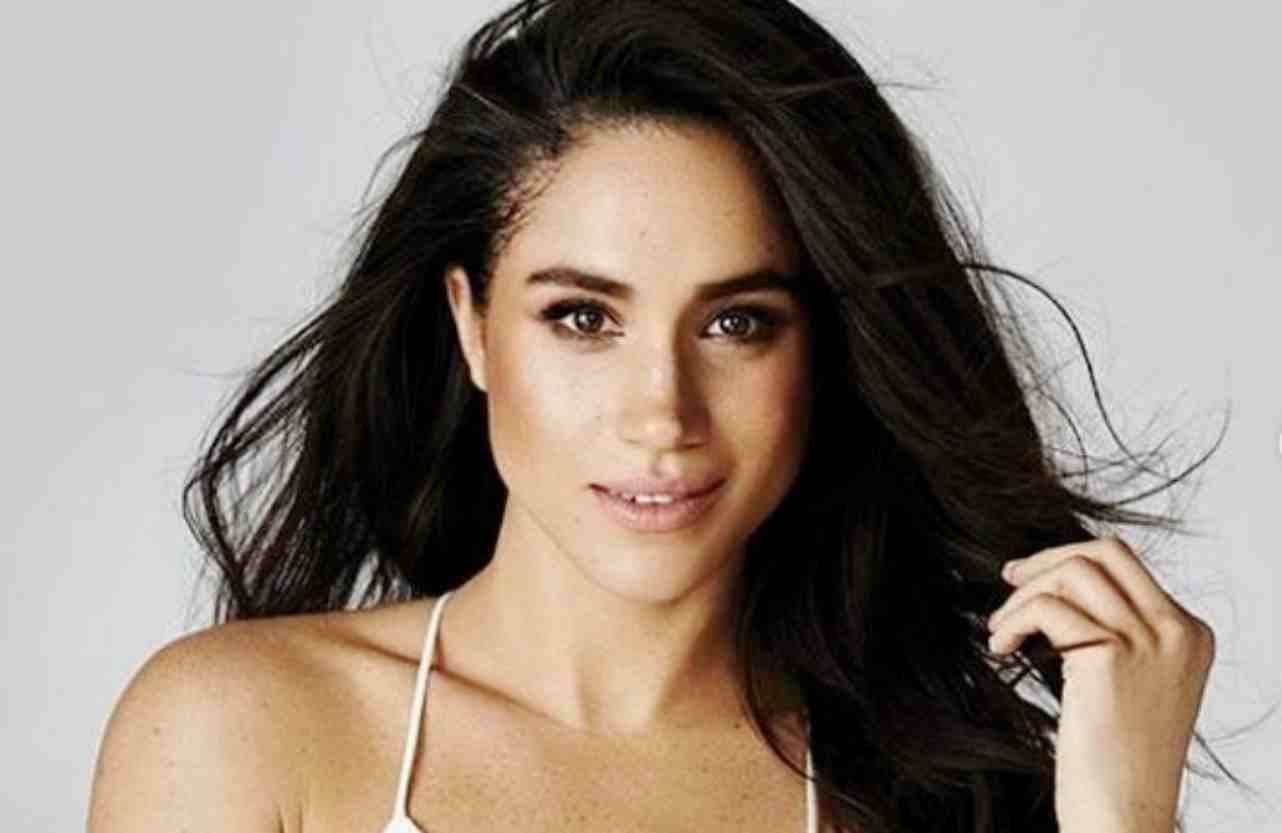 Meghan Markle, gioca con le lingue e le posizione estreme ginniche