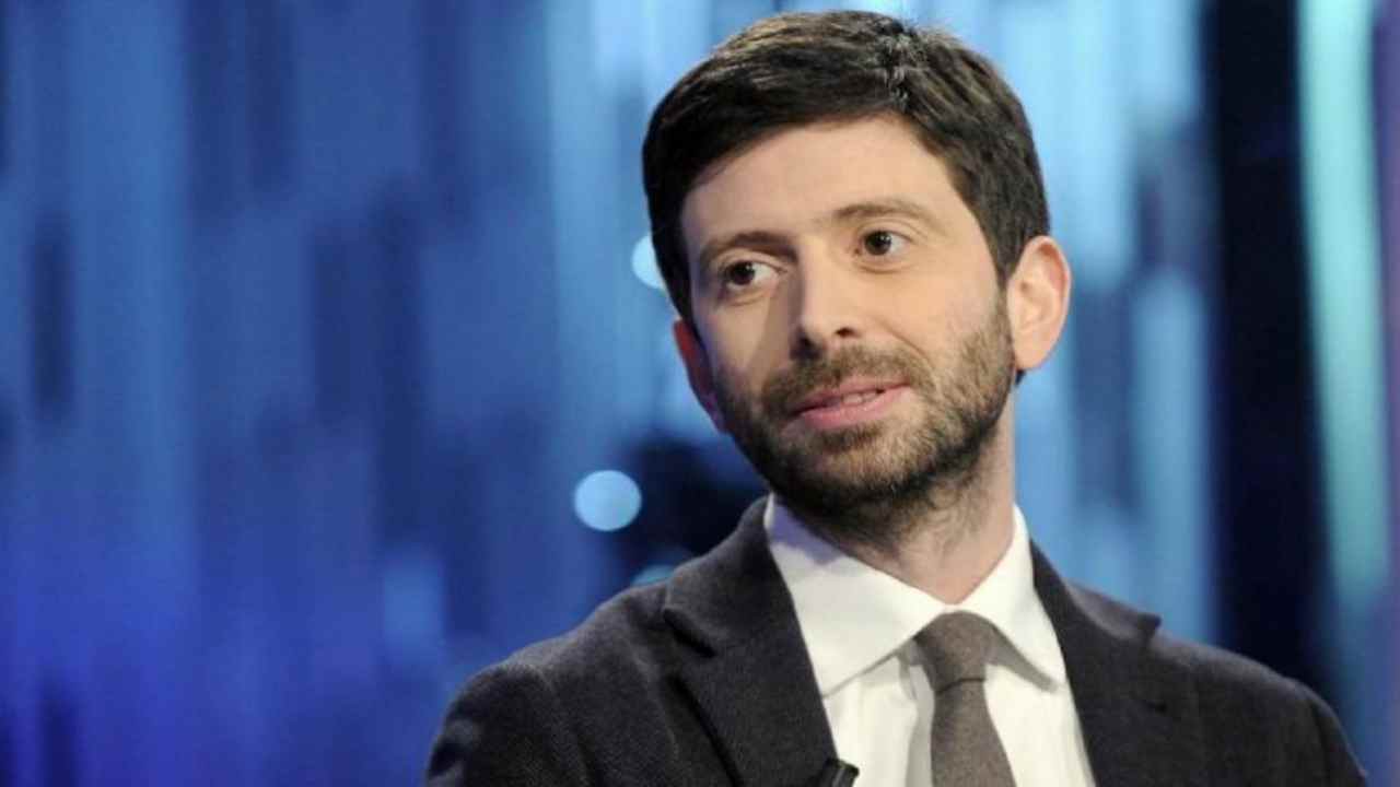 Governo, il Ministro Speranza sigla il decreto sul monitoraggio