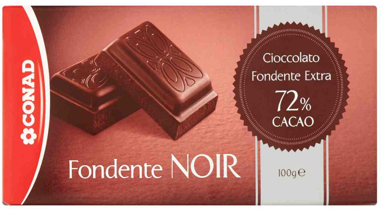 cioccolato Conad con pezzi di plastica