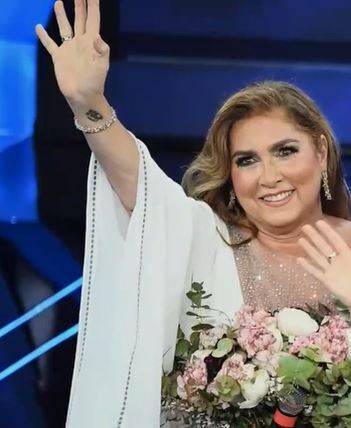 il tatuaggio sul polso di romina power