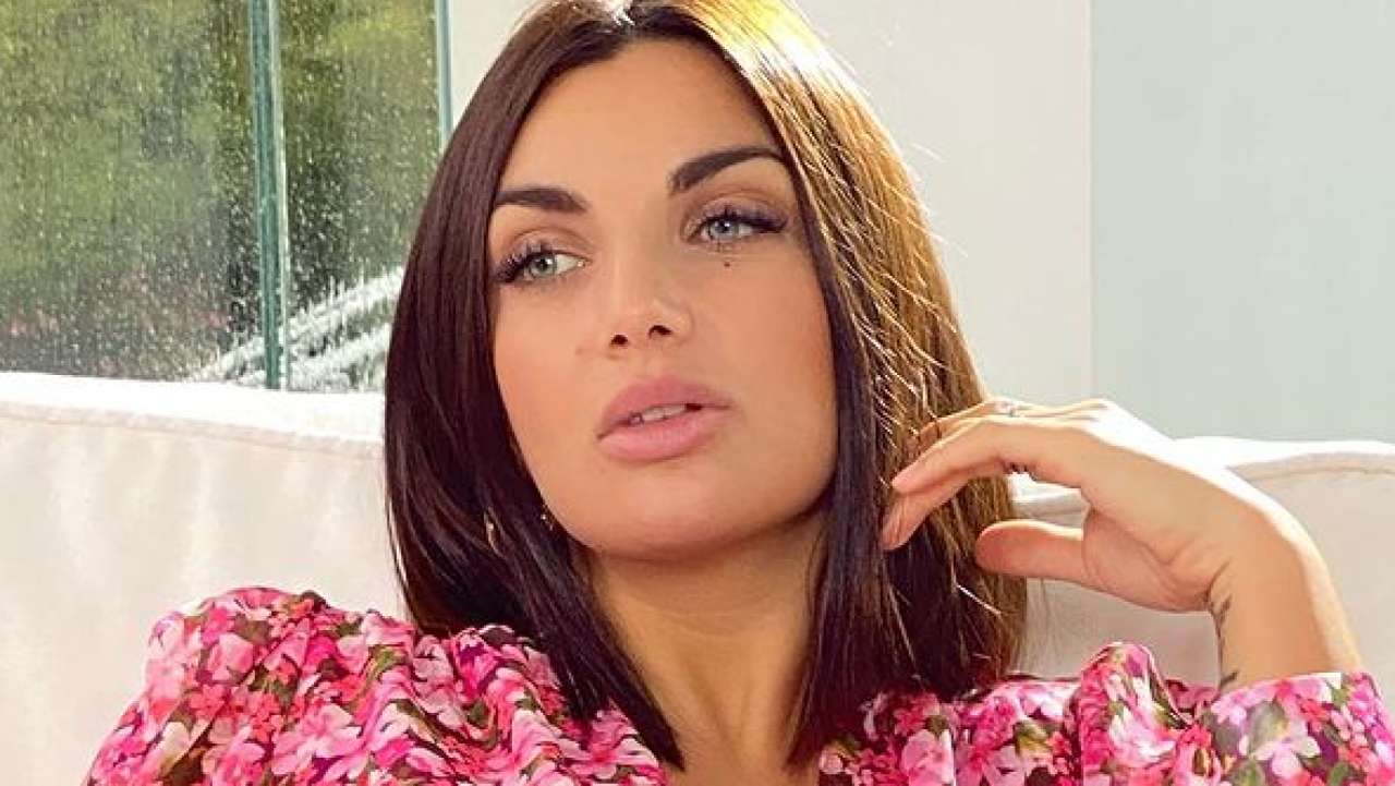 Elettra Lamborghini in ospedale: l'ereditiera sfregiata dopo il trattamento