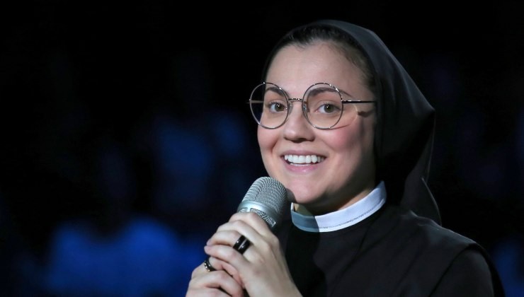 Suor Cristina: la foto col pancino